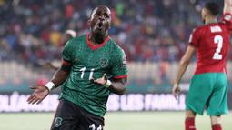 Maroko sejatinya tertinggal terlebih dahulu ketika Malawi mencetak gol pada menit ketujuh lewat tembakan spektakuler yang dilepas Gabadinho Mhango dari jarak jauh. (AFP/Kenzo Tribouillard)
