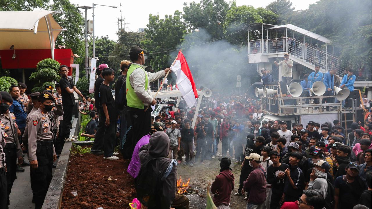 Mahasiswa berunjuk rasa tuntut penangkapan Harun Masiku