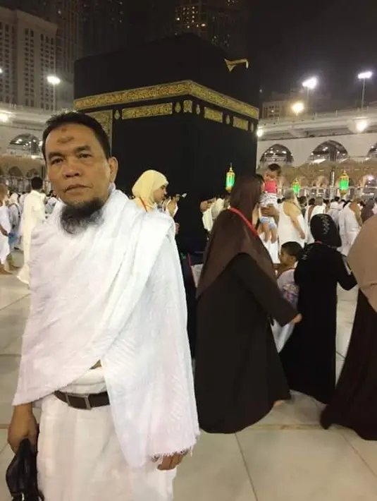 "Iya betul (Debby meninggal). Beliau tadi sedang mengajar. Kan selalu buat taklim Sabtu-Minggu di Cipete," kata Kadri. (Facebook/Debby Nasution)