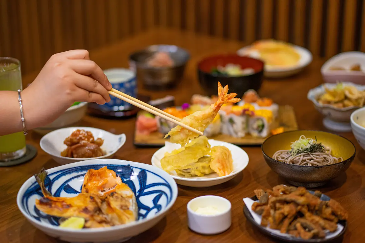 Menikmati Makanan Jepang dengan Konsep Eat All You Can dan Omakase di Satu Tempat