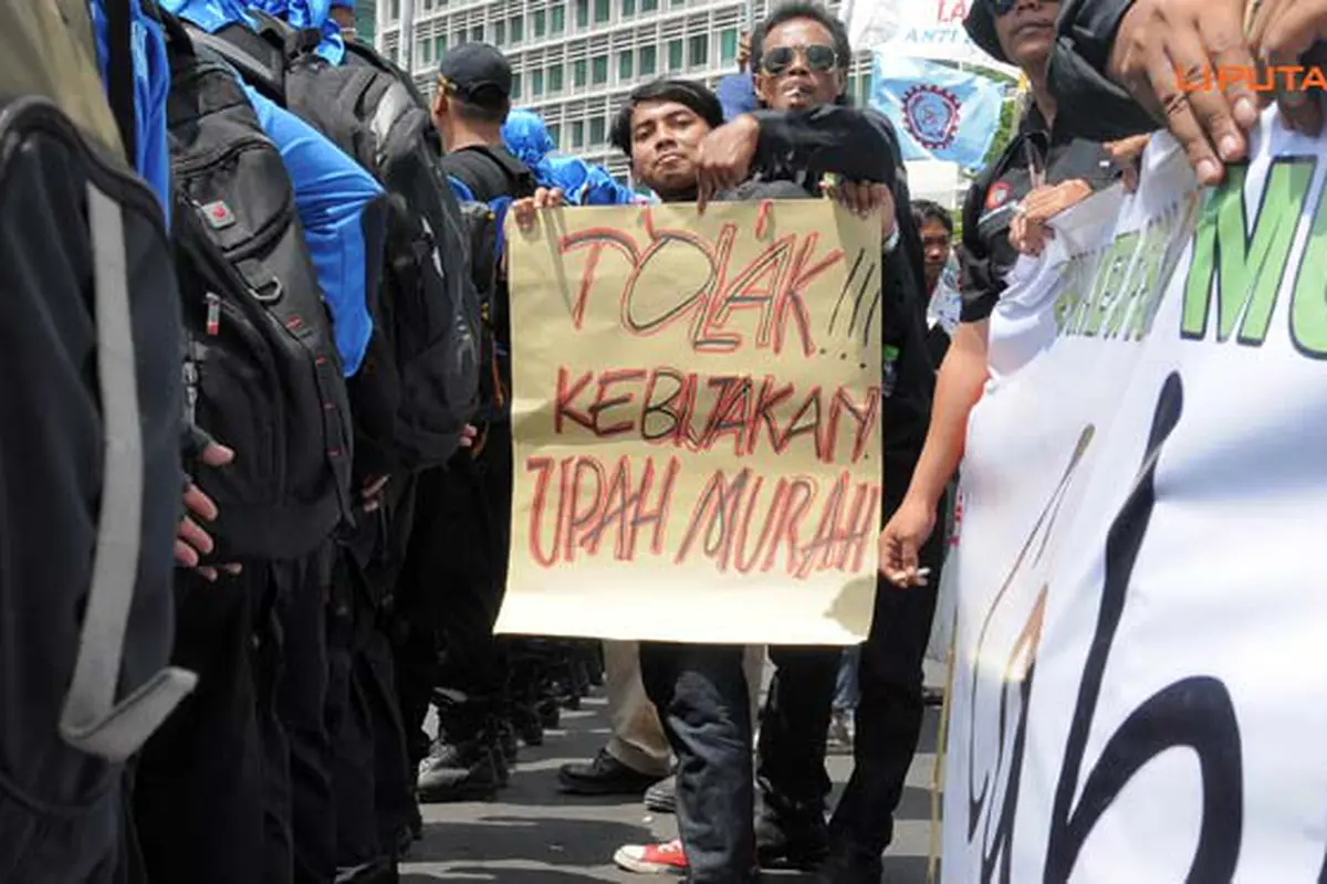 demo-buruh-ilustrasi-131029a.jpg