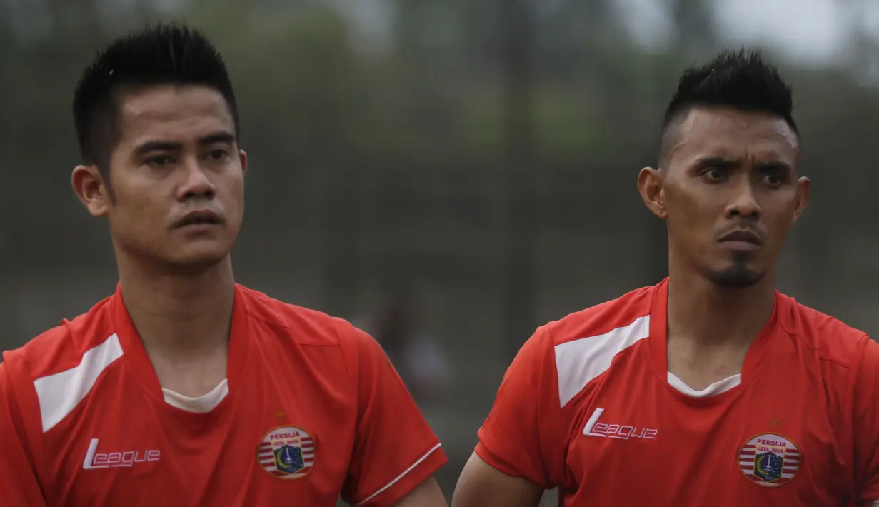 Dua palang pintu anyar Persija, M Roby dan Maman berlatih jelang turnamen Piala Jenderal Sudirman di Lapangan National Youth Training Center, Sawangan, Depok, Jawa Barat, Senin (2/11/2015). (Bola.com/Vitalis Yogi Trisna)