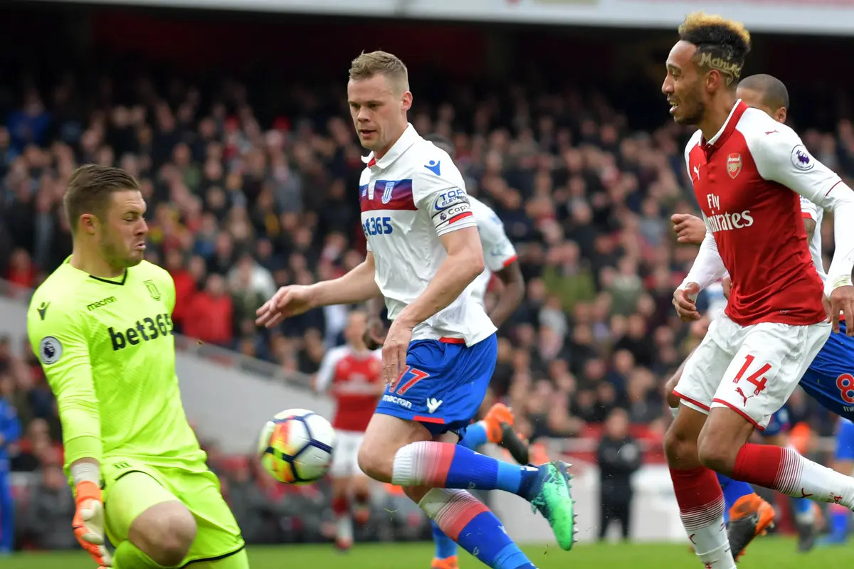 Aubameyang Dua Gol, Arsenal Menang Telak atas Stoke City