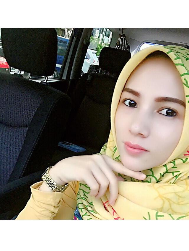 6 Pesona Benazir Istri Muda Limbad yang Dikabarkan Gugat Cerai