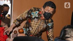Tersangka kasus pembunuhan berencana Ferdy Sambo bersiap untuk jalani sidang di Pengadilan Negeri Jakarta Selatan, Senin (17/10/2022). Ferdy Sambo bersama tiga tersangka lainnya akan menjalani sidang perdana kasus pembunuhan berencana  terhadap Brigiadir J.(Liputan6.com/Herman Zakharia)