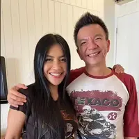 Kebahagiaan dirasakan Jerry Aurum mantan suami Denada Tambunan. Melalui akun instagramnya, Jerry membagikan momen pertemuannya dengan putrinya setelah 4,5 tahun. Berikut beberapa potretnya. [Instagram/jerryaurum]