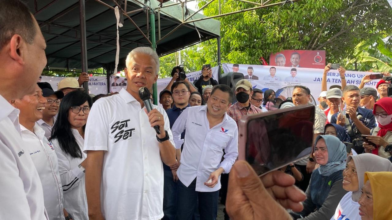 Ganjar memperkenalkan program KTP sakti yang akan dijalani bila terpilih menjadi presiden.&nbsp;<br><br>