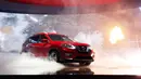 Nissan memperkenalkan produk terbarunya Nissan Rogue Star Wars Edition 2017 di Los Angeles Auto Show 2016, California, 16 November 2016. Sama seperti eksterior, interior Nissan Rogue One Star Wars Edition didominasi warna hitam. (REUTERS/Lucy Nicholson)