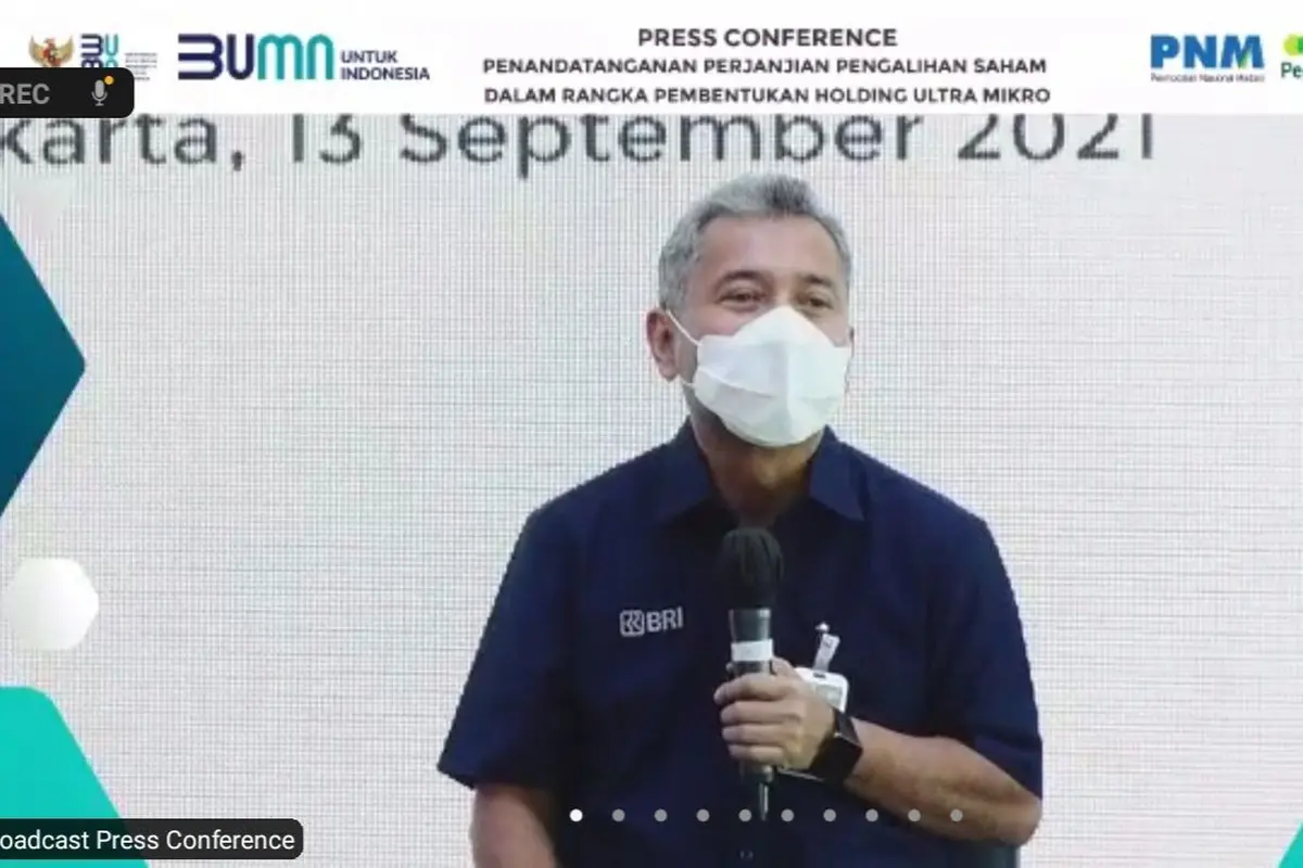 Direktur Utama BRI Sunarso dalam Konferensi Pers pasca Penandatanganan Perjanjian Pengalihan Saham terkait Pembentukan Holding BUMN Ultra Mikro, Senin (13/9/2021).