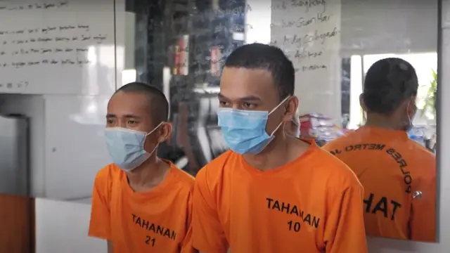 Dua tersangka kasus Baim Wong palsu. (Foto: YouTube Baim Paula)