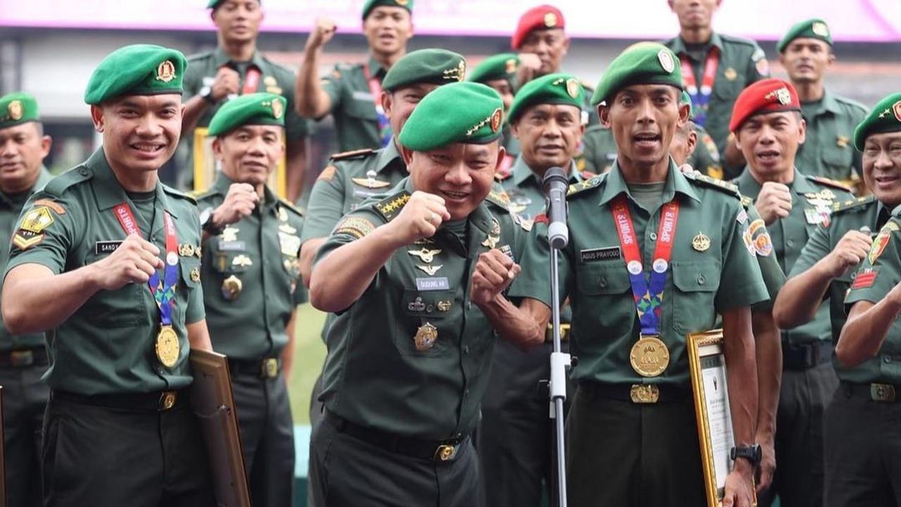 Kemudian, muncul juga nama Sesmenko Polhukam Letjen Teguh Pudjo Rumekso, Koorsahli Kasad Letjen I Nyoman Cantiasa, terakhir Pangkostrad Letjen Maruli Simanjuntak.