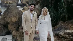 Pada tahun 2018, Kaitlynn Carter menikah dengan Brody Jenner, saudara tiri Kardashian di resor Nihi Sumba. Namun, hubungan mereka hanya bertahan selama satu tahun. (Liputan6.com/IG/@kaitlynn)