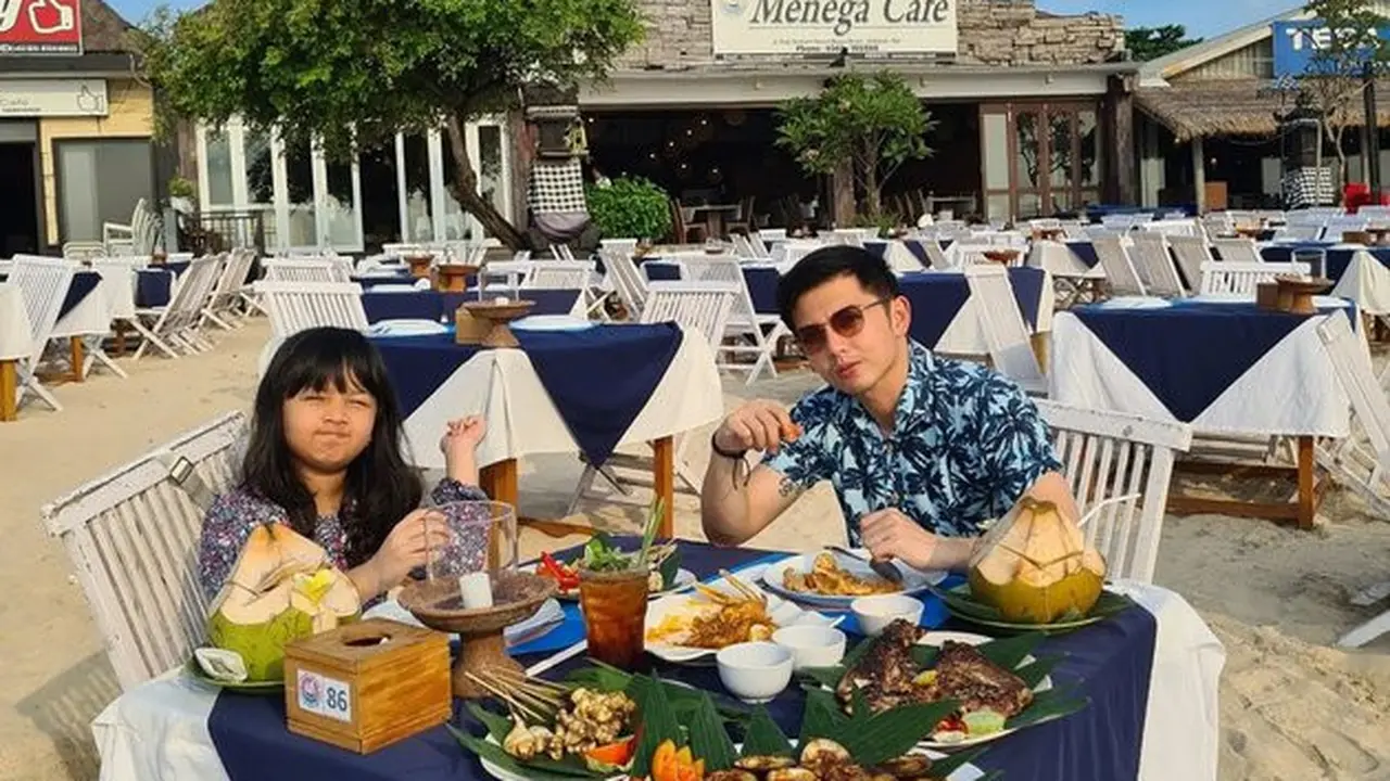 7 Potret Kebersamaan Nicky Tirta dan Putri Semata Wayangnya Liburan ke Bali