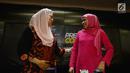 Ketua Umum PP Muslimat NU Khofifah Indar Parawansa (kanan) didampingi Ketua Panitia Harlah Muslimat NU Yenny Wahid menyampaikan paparannya jelang Harlah ke-73 Tahun Muslimat NU, Jakarta, Jumat (25/1). (Merdeka.com/Imam Buhori)