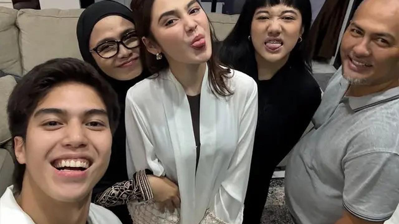 Gaya El Rumi Lebaran Idul Adha di Rumah Syifa Hadju, Terlihat Akrab dengan Calon Mertua