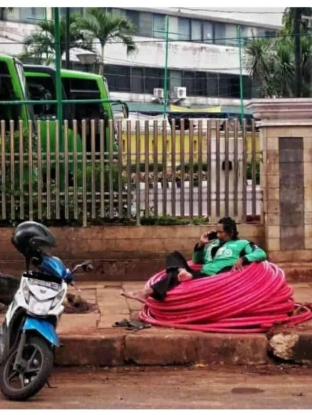 Gaya Kocak Driver Ojek Online Saat Usaha Cari Penumpang Ini Bikin Tepuk Jidat
