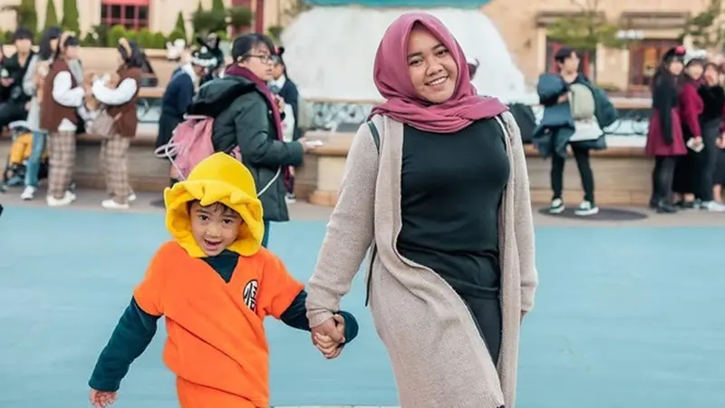 Dapat Puluhan Juta dalam Sekali Endorse, Ini 6 Potret Lala Pengasuh Rafathar