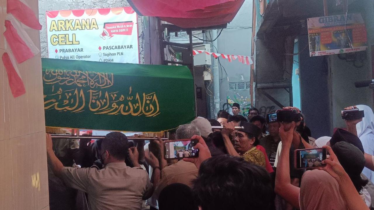 Jenazah D Tiba di Rumah Duka