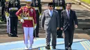 Kedatangan Presiden Senat Samdech Akka Moha Sena Padei Techo Hun Sen disambut upacara kenegaraan. (BAY ISMOYO/AFP)
