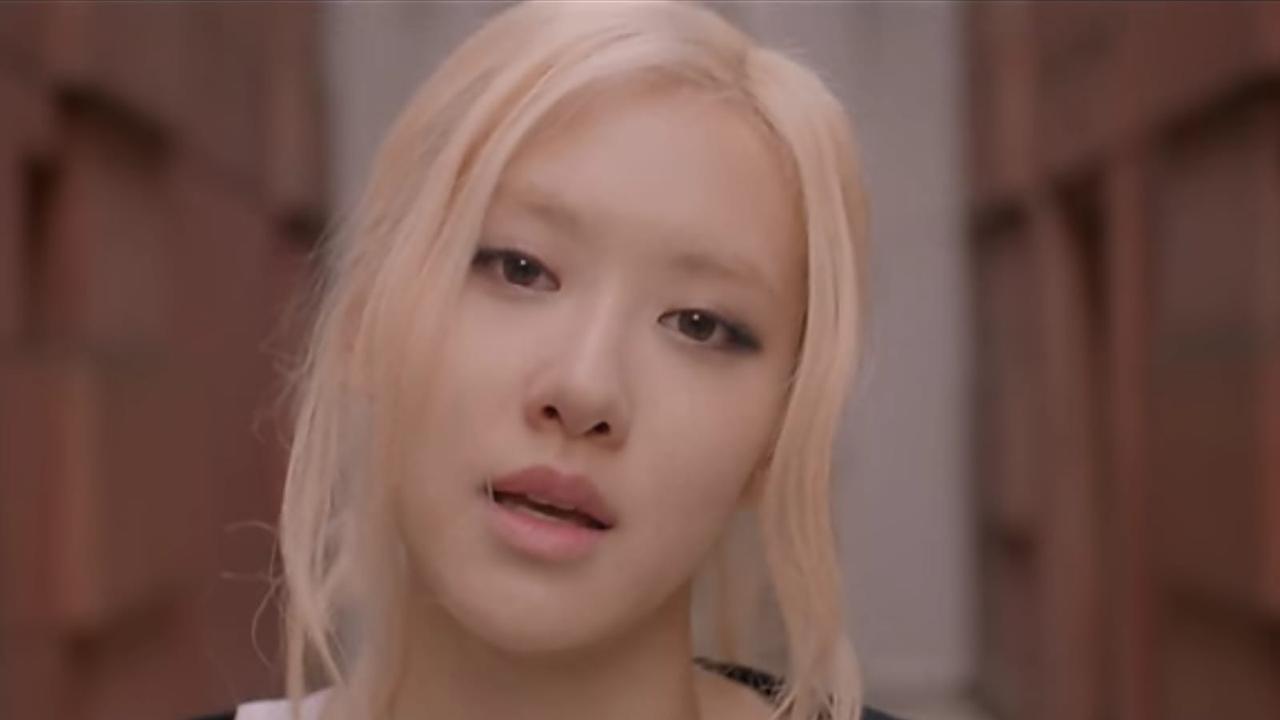 Rose BLACKPINK Suguhkan Tari Kontemporer yang Memukau di Video Performance untuk Lagu 'Number One Girl'