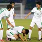 Para pemain Timnas Indonesia U-19 merayakan gol yang dicetak Feby Eka Putra ke gawang Filipina U-19 pada laga Piala AFF U-18 di Stadion Thuwunna, Myanmar, Kamis (7/9/2017). Feby Eka Putra telah mencetak 3 gol. (Liputan6.com/Yoppy Renato)