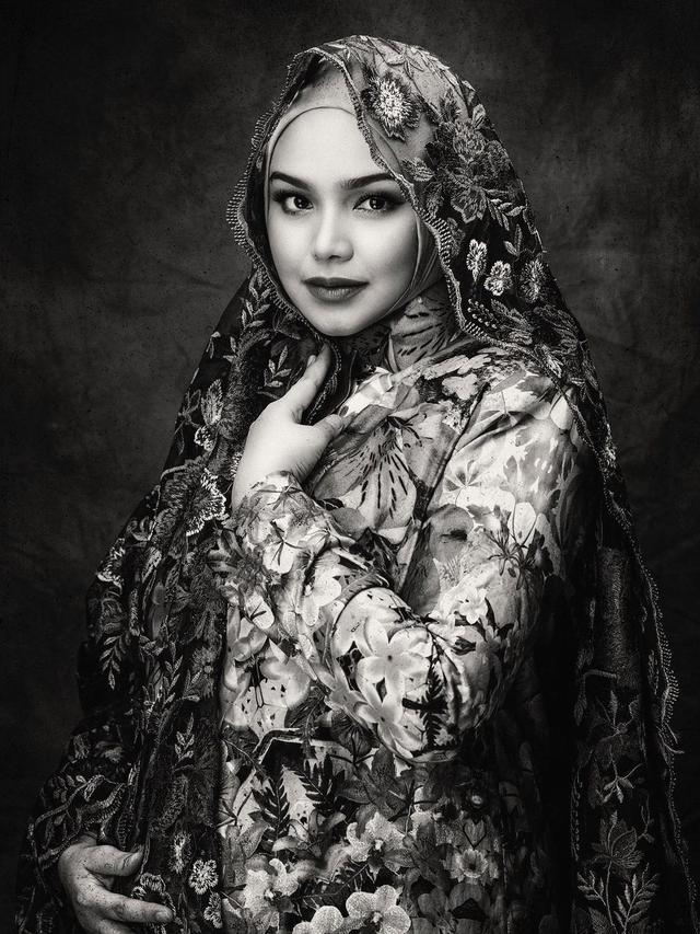 Hamil Anak Kedua di Usia 41 Tahun, Ini 6 Potret Siti Nurhaliza Pamer Baby Bump