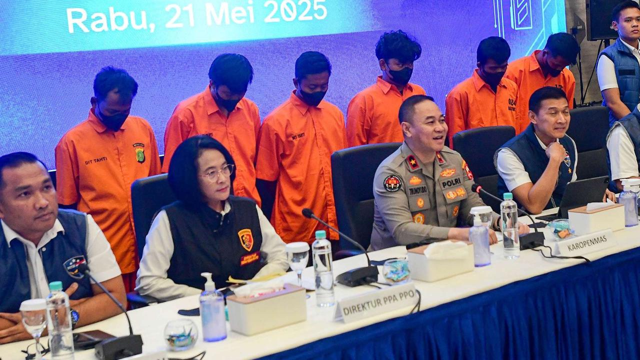 Warga Kaget Sampai Bengong Dengar Kabar MR jadi Admin 'Fantasi Sedarah' & Ditangkap Polisi