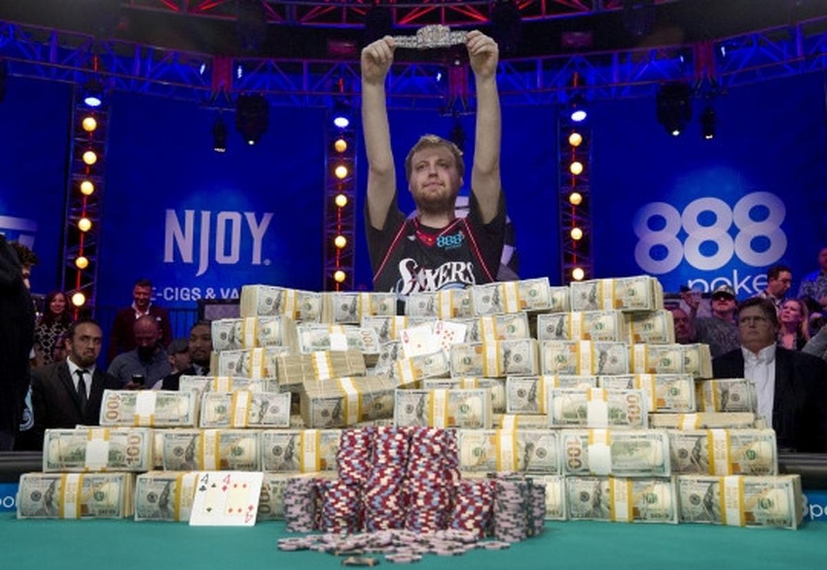 Menang poker, pria ini raup uang tunai Rp 104 miliar