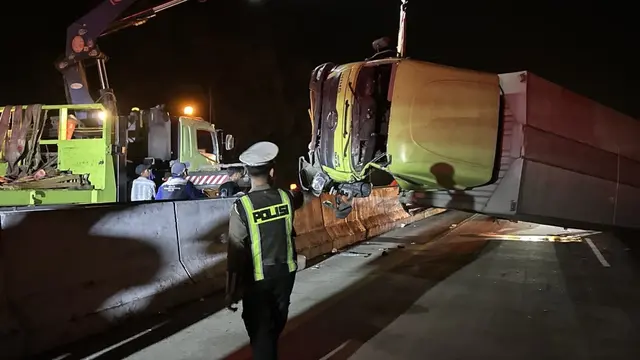 Bus Tabrak Truk Trailer di Tol Terpeka Mesuji, 1 Tewas dan 7 Luka