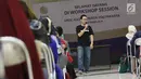 VP of Talent Bukalapak Gema Buana Putra menjadi pembicara dalam Emtek Goes To Campus di UGM, Yogyakarta, Selasa (16/10/2018). EGTC juga menghadirkan kompetisi news presenter, inspiring sharing dan entertainment talk. (Liputan6.com/Herman Zakharia)