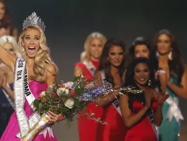 Olivia Jordan dari Oklahoma usai dinobatkan sebagai Miss USA 2015 setelah memenangkan kontes kecantikan tersebut di Baton Rouge, Louisiana, Minggu (12/7/2015). (REUTERS/Adrees Latif)