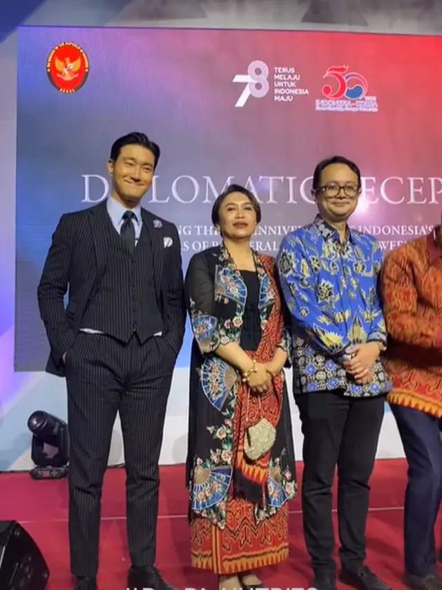 Potret Manis Dita Karang Kenakan Kebaya, Terpancar Aura Bangsawan Saat Berdampingan dengan Choi Siwon