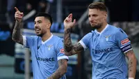 Liga Italia 2022/2023 yang telah memastikan Napoli sebagai peraih scudetto, nyatanya menjadi arena bermain yang nyaman bagi para legiun asing. Para pemain impor tersebut begitu mendominasi daftar pencetak gol terbanyak hingga pekan ke-34 meninggalkan para pemain lokal Italia. Tercatat, dari 15 besar top skor sementara Liga Italia 2022/2023, hanya ada 4 pemain lokal Italia di posisi buncit. Siapa saja? Simak daftarnya berikut ini. (AFP/Filippo Monteforte)