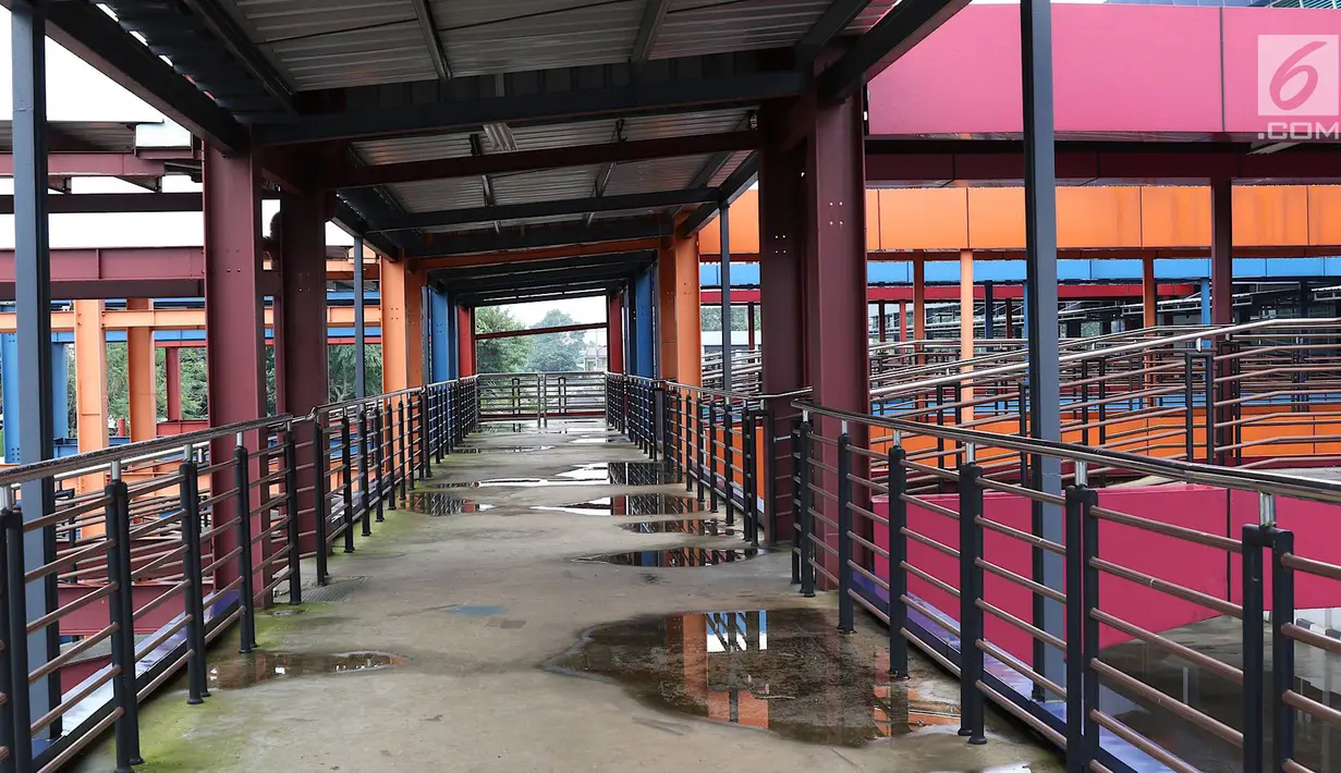 Suasana Teminal Pondok Cabe yang sepi aktivitas di Jakarta, Senin (18/3). Aktivitas di Terminal Pondok Cabe pada Februari 2019 menunjukkan terdapat 646 Bus Angkutan Kota Antar Provinsi dengan 1232 kedatangan penumpang . (Liputan6.com/Immanuel Antonius)