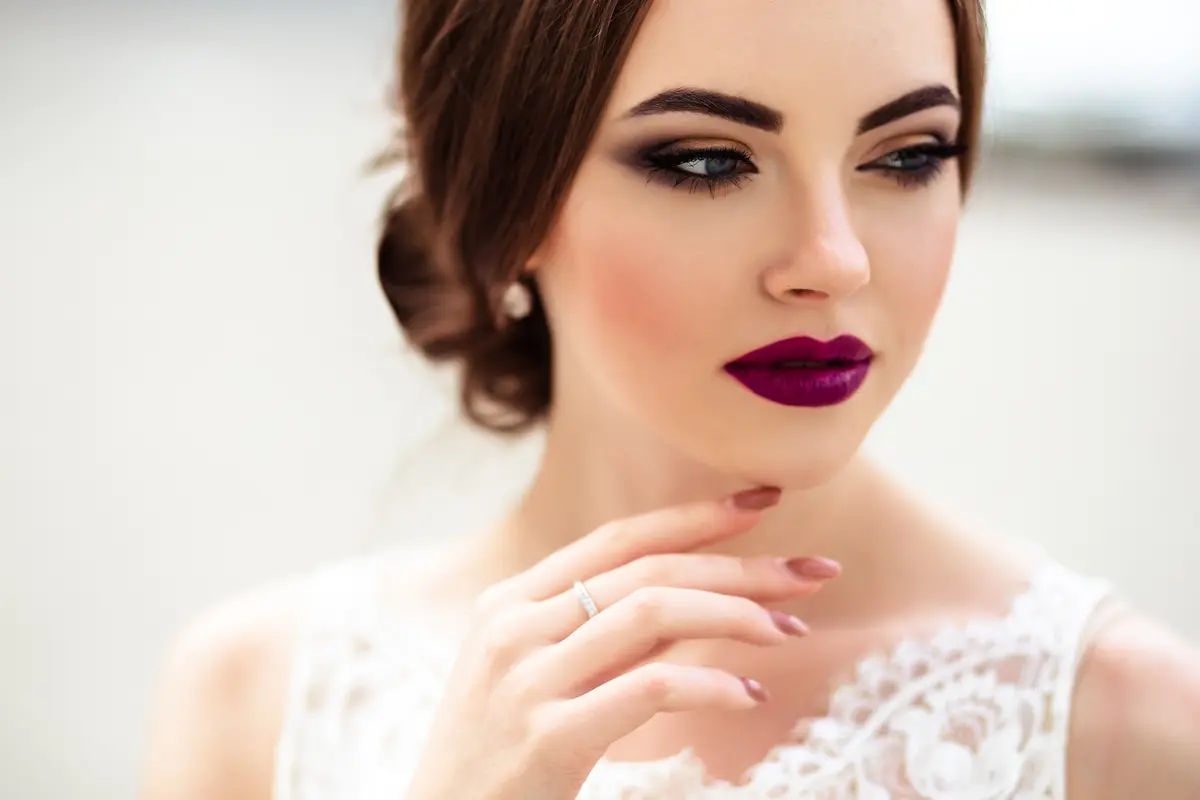 Makeup pengantin.