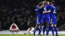 Para pemain Chelsea merayakan kemenangan atas Arsenal pada laga Liga Premier Inggris di Stadion Emirates, Inggris, Minggu (24/1/2016). Chelsea berhasil menang 1-0 atas Arsenal. (Reuters/Dylan Martinez)