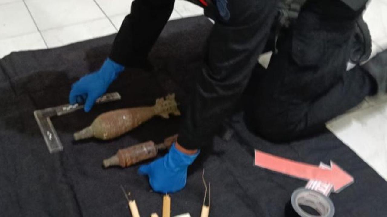 Penampakan Dua Mortir di Rumah Warga Cilandak Jakarta Selatan