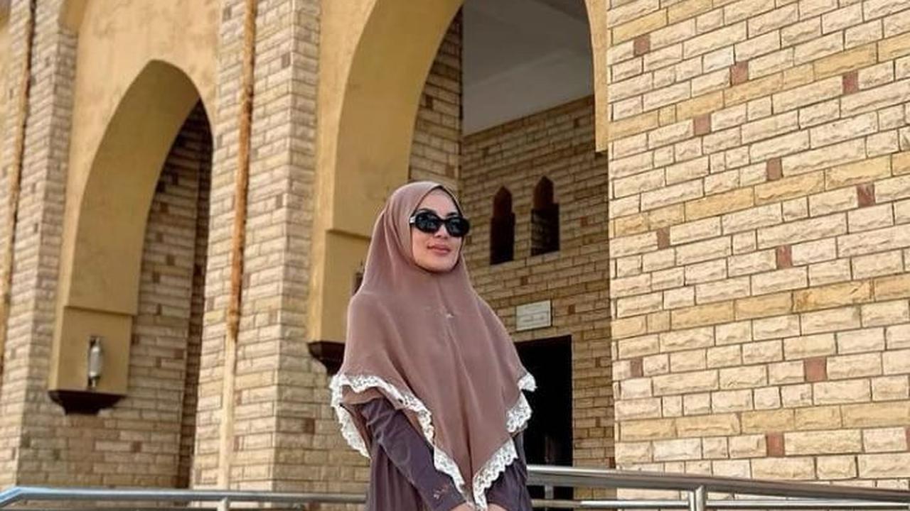 <b>Gamis Syar'i Berbahan Jersey</b>