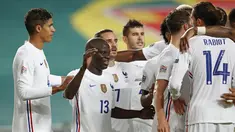 Gelandang Prancis N'Golo Kante berselebrasi setelah mencetak gol ke gawang Portugal pada babak penyisihan Liga A Grup 3 UEFA Nations League di Estadio da Luz, Lisbon, Minggu (15/11/2020) dinihari WIB. Prancis lolos ke semifinal usai mengalahkan tim kandang Portugal 1-0. (AP Photo/Armando Franca)