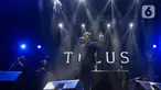 Penampilan penyanyi Tulus pada acara KapanLagi Buka Bareng BRI Festival 2024 di Plaza Timur Senayan, Jakarta, Minggu (24/3/2024). (Liputan6.com/Herman Zakharia)