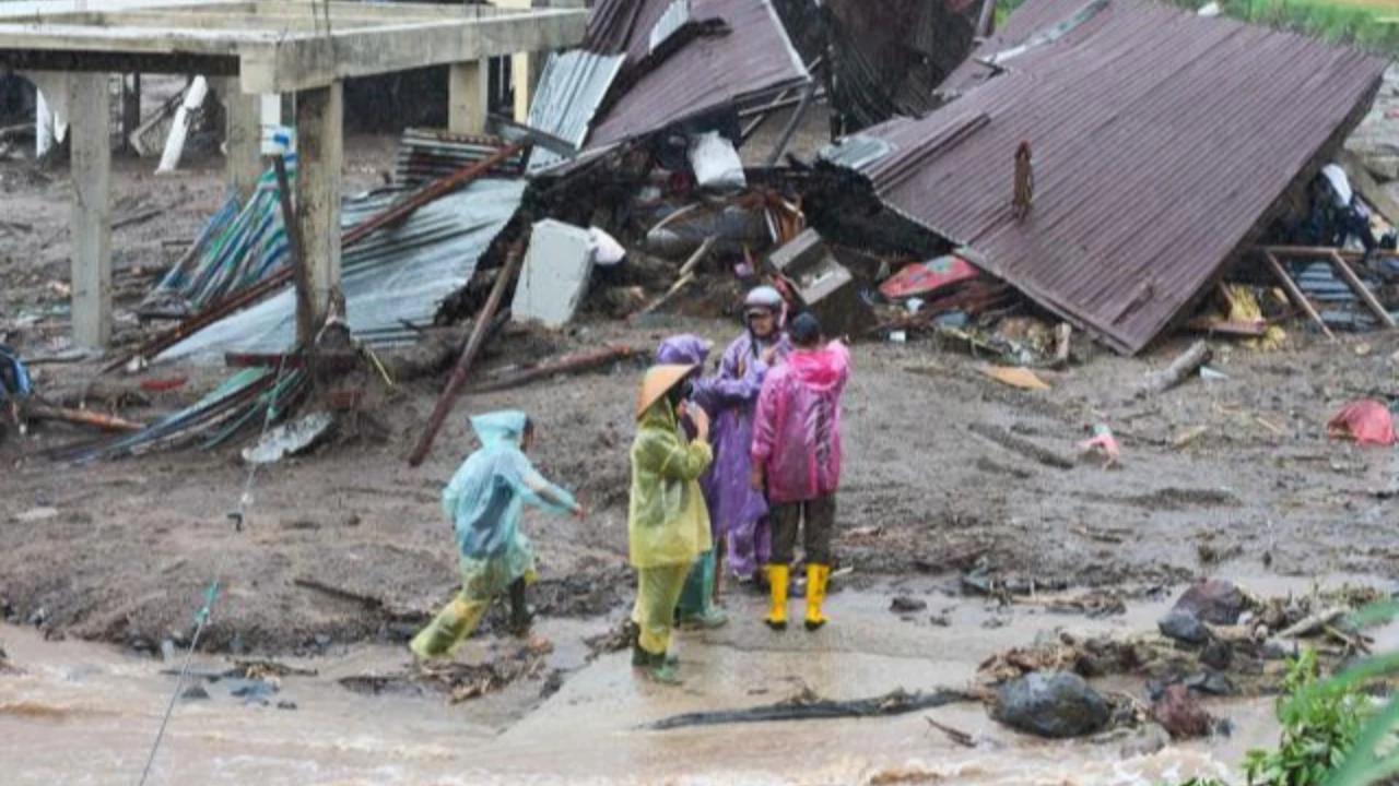 Guru Besar FKUI Peringatkan Munculnya Penyakit Pasca Banjir Besar di Sumatera