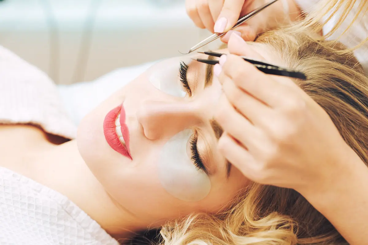 ilustrasi tips merawat eyelash extension/AlikeYou/shutterstock