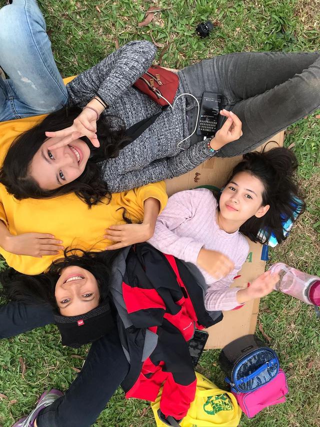 6 Potret Kebersamaan Sandrinna Michelle dan Ratu Sofya, Selalu Kompak