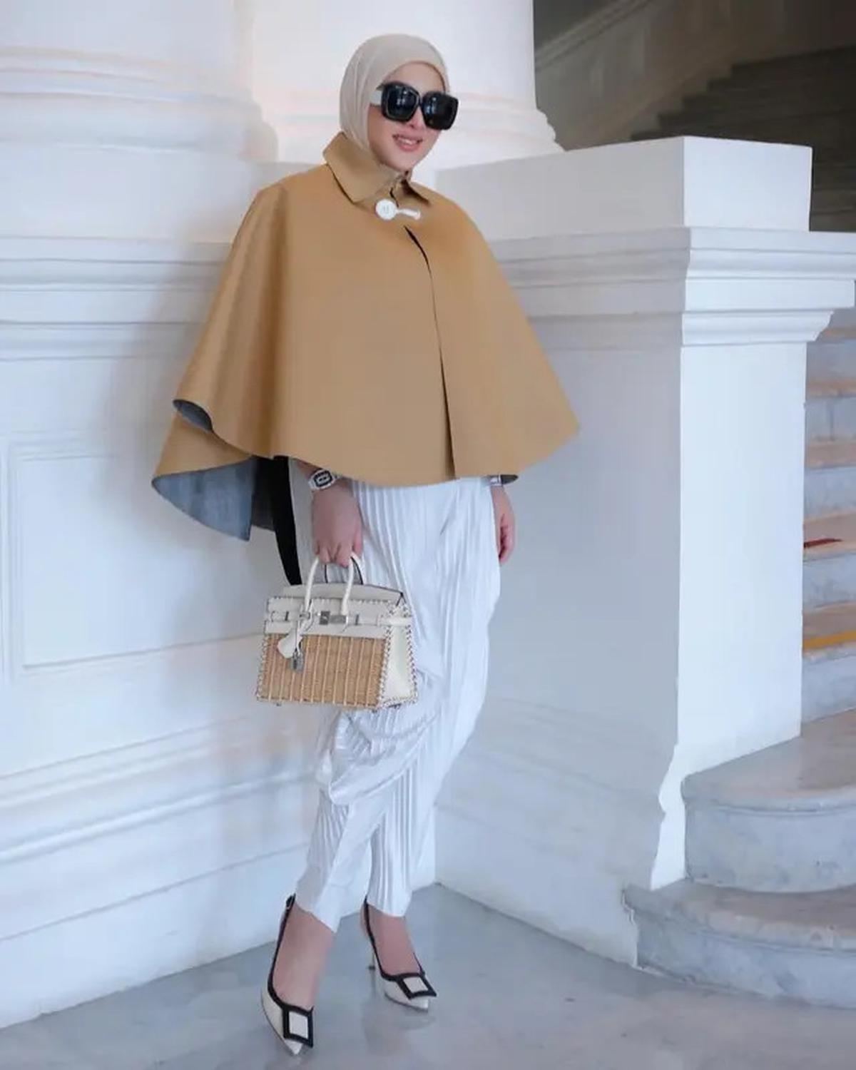 10 Pilihan Model Tas Putih ala Syahrini, dari Model Klasik hingga Super Langka