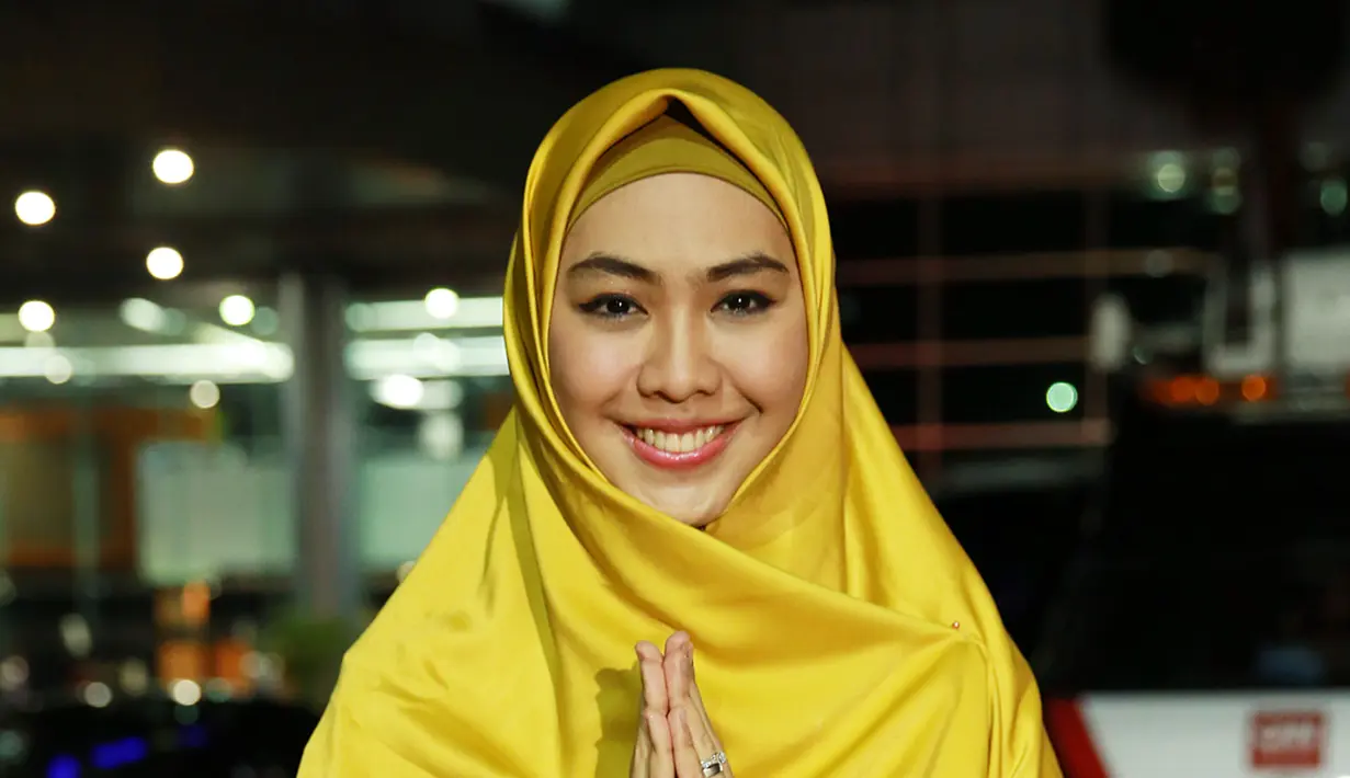 Beberapa waktu lalu muncul petisi mengajak boikot pada artis Oki Setiana Dewi. Bahkan, artis yang kini menjadi ustazah mengaku makin ramai dalam Ramadan kali ini. Ia berterima kasih pada neters. (Deki Prayoga/Bintang.com)