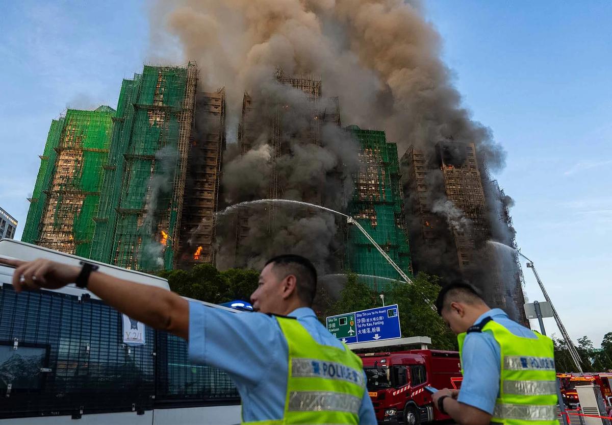 FOTO: Mengerikan! Kebakaran Hebat di Hong Kong Tewaskan 13 Warga dan Lukai Belasan Lainnya