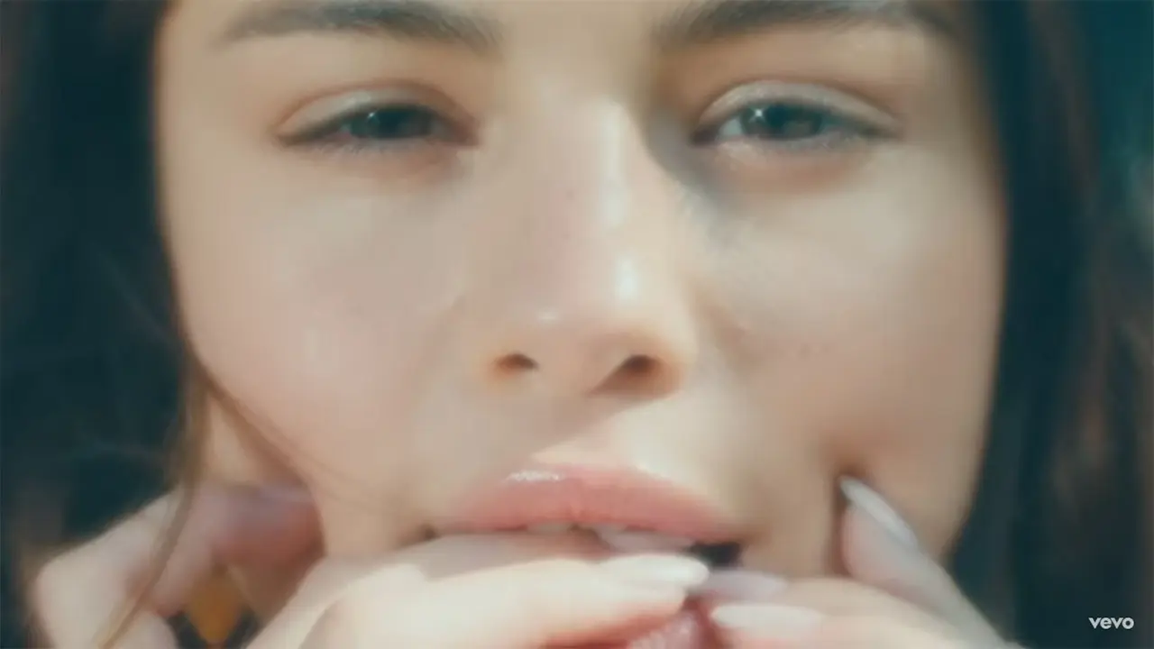 	Selena Gomez dalam videoklip barunya Fetish yang baru saja dirilis (Fanpop)