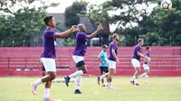 PSM Makassar dalam sesi latihan. (Bola.com/Abdi Satria)