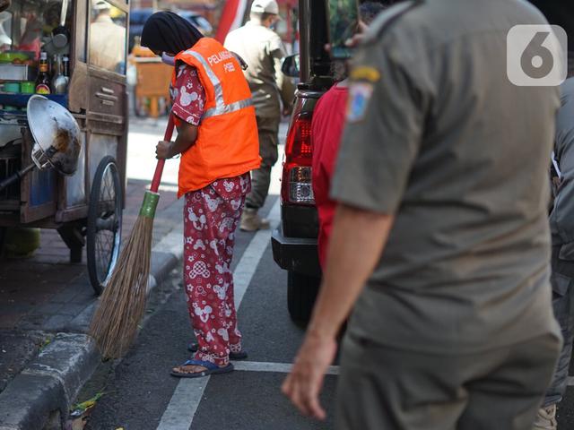 Ngeyel Tidak Pakai Masker Pilih Bayar Denda Atau Sapu Jalanan Citizen6 Liputan6 Com