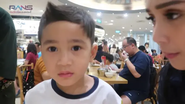 Nagita Slavina mengungsi ke Singapura